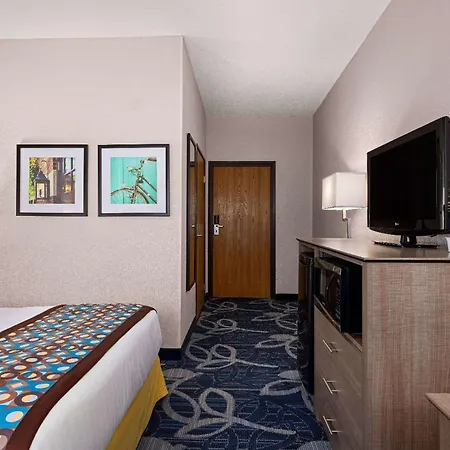 Baymont By Wyndham Waterloo-2