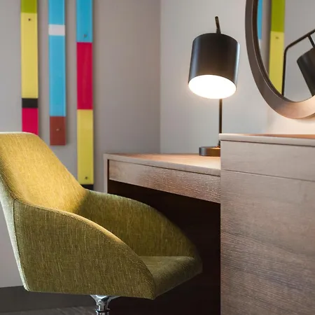 Hampton Inn & Suites Kelowna, British Columbia, Canada-2
