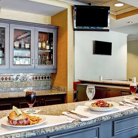 Hilton Garden Inn Ottawa Airport-3