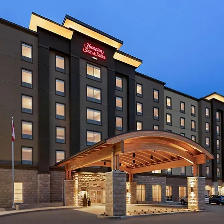 Hampton Inn & Suites Kelowna, British Columbia, Canada-3