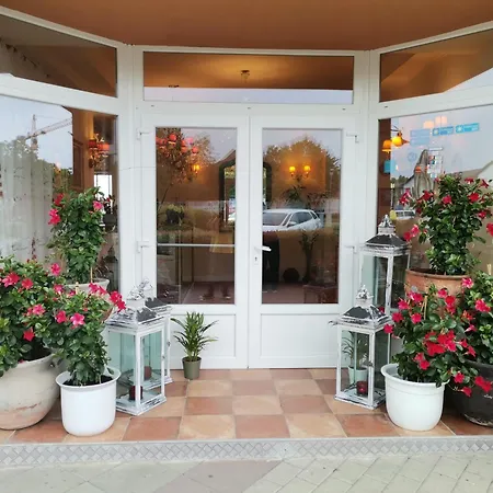Hotel Al Faro Lodge am See-3