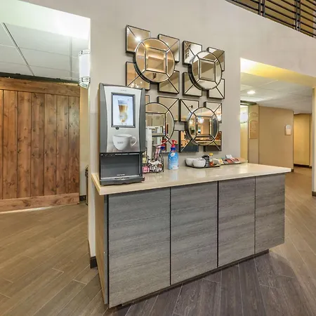 Best Western Plus North Las Vegas Inn & Suites-3