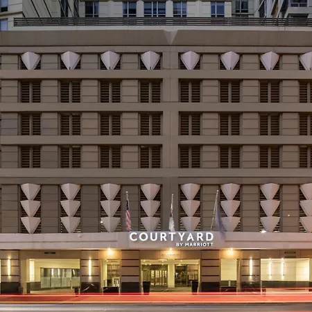 Courtyard By Marriott Chicago Downtown/River North-2