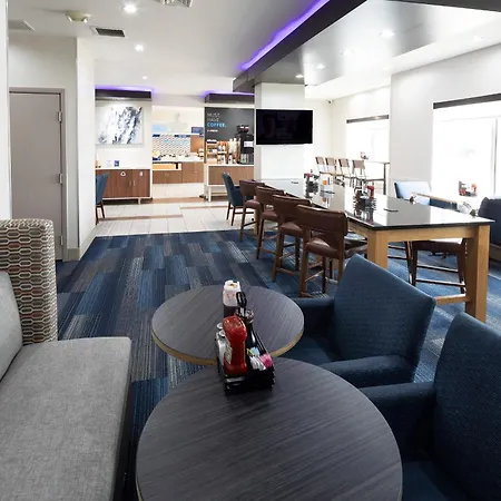 Holiday Inn Express & Suites Chicago West - St Charles By Ihg-2