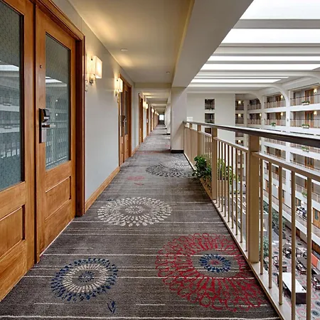 Embassy Suites By Hilton Chicago O'Hare Rosemont-2