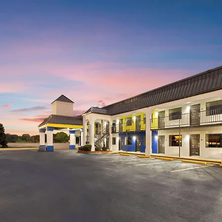 Days Inn & Suites By Wyndham Vicksburg-3