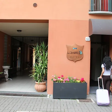 Lizard Hotel-2