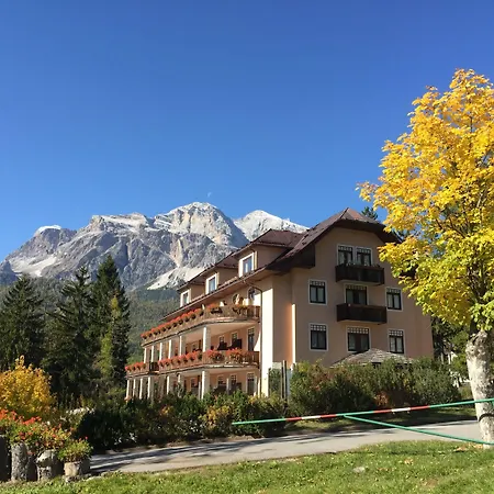 Boutique Hotel Villa Blu Cortina D'Ampezzo-2