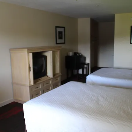 Crystal Cove Riverfront Resort-3