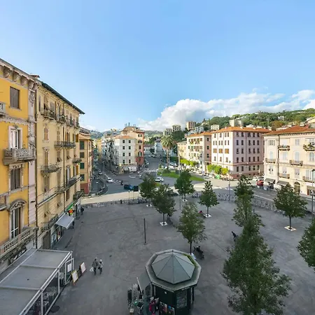 Cinque Terre Gateway-2
