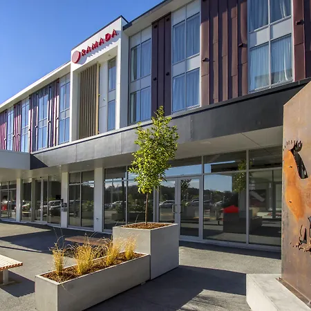 Ramada Suites By Wyndham Albany-2