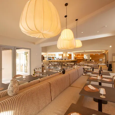 Golden Tulip Avignon Le Paradou-3