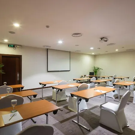 Holiday Inn Riyadh Al Qasr By Ihg-3