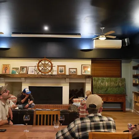 Captain'S At The Bay-2