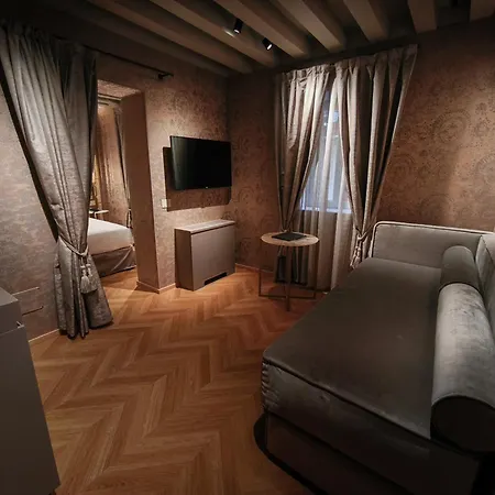 Hotel Antiche Figure-2