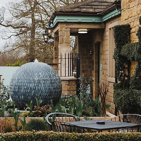Rogerthorpe Manor Hotel-3