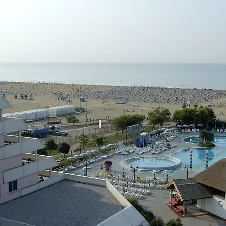 Aparthotel Holiday-3
