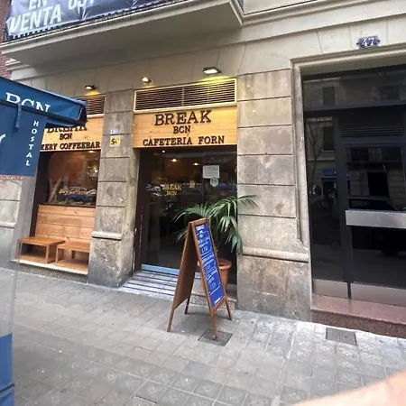 Break Bcn - Hostal & Coffeebar-3