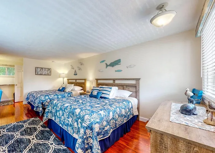 Holiday House Condominiums