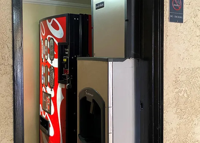 Jacuzzi hotel: Travelodge By Wyndham Chatsworth