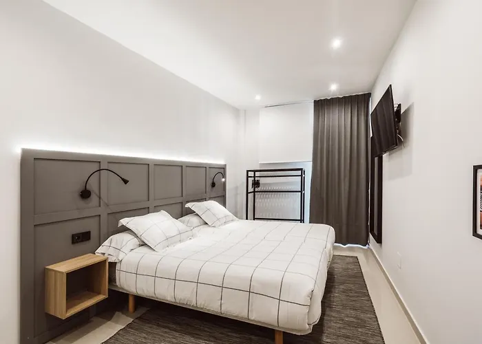 Hotel cerca del colegio: Exclusive Rooms In The Heart Of The City