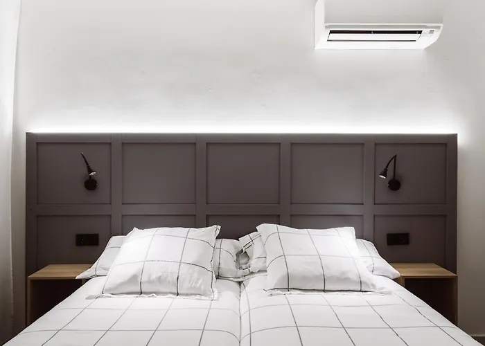 Hotel cerca del colegio: Exclusive Rooms In The Heart Of The City