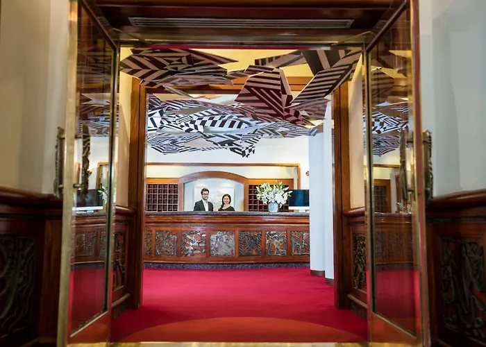 3 star hotel: Roger Smith Hotel