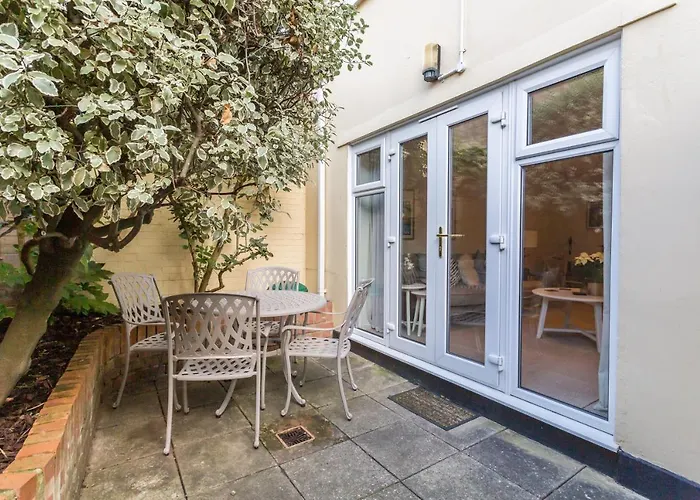 3Br Central Patio Home With Parking