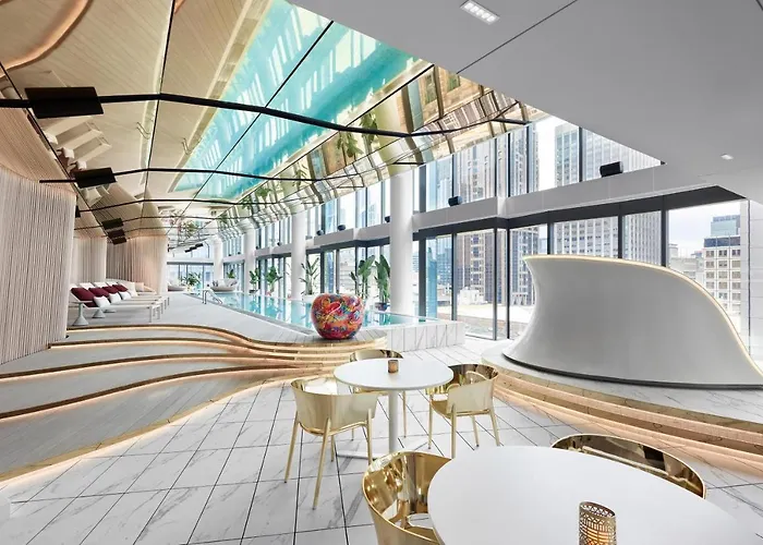 Dog friendly hotels W Melbourne