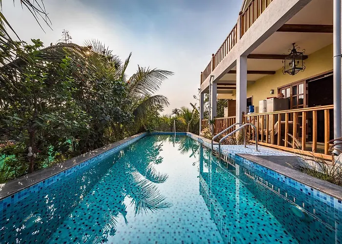 Lodge: Saffronstays Happy Fields - 3Br Pet-Friendly Pool Farmhouse With Farm Views, Hammocks & Farm-To-Table Dining Near Pune