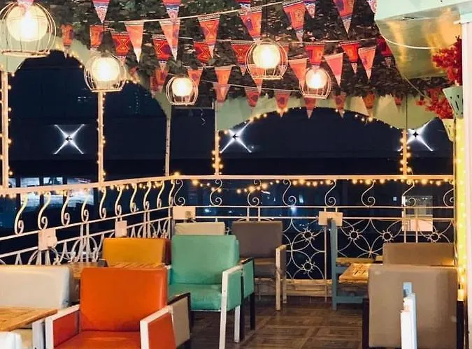 Hotel near College: Town View Hotel