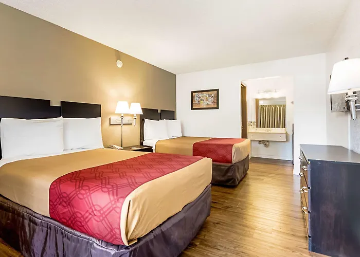 Econo Lodge Airport I-35 North