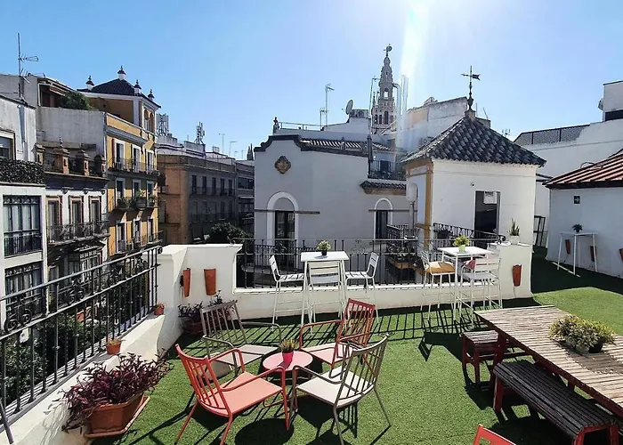 Hotel near College: Isa Sevilla