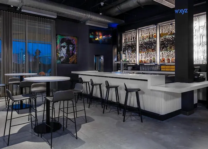 Hotels with pool Aloft Orlando Lake Buena Vista