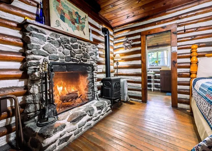 Vacation rental: Log Cabin Motor Court