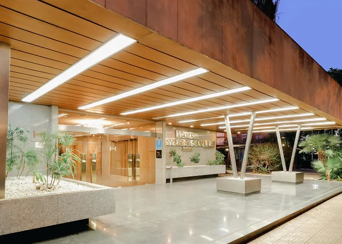 Central hotel: Hesperia Sevilla