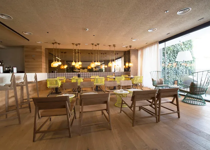 Luxury hotel only: Zenit Sevilla