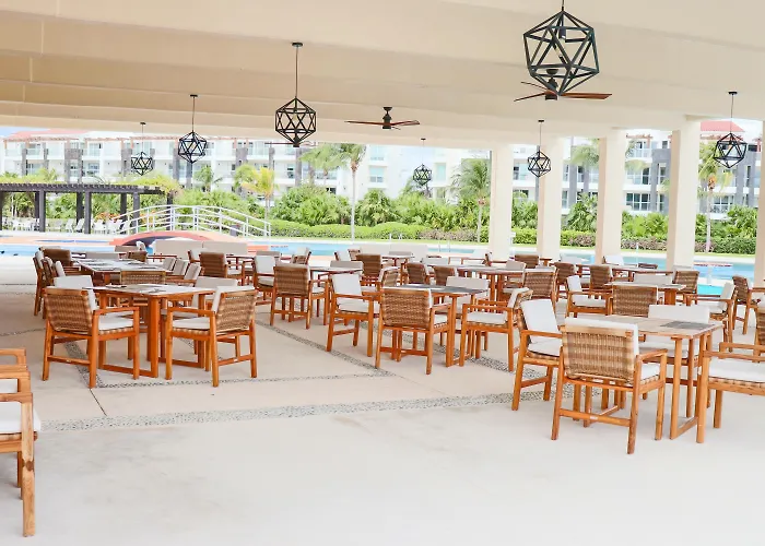  Mareazul Beach Front Resort