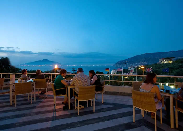 Luxury hotel only: Grand Hotel Vesuvio