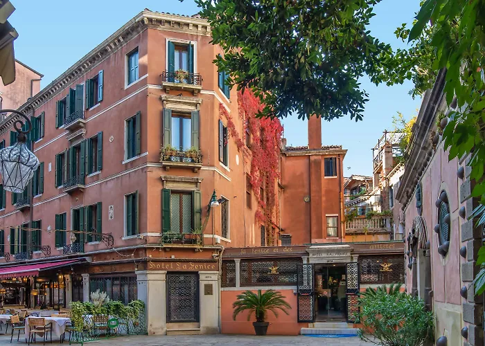 Hotel La Fenice Et Des Artistes Venecia Con una Pista de Golf