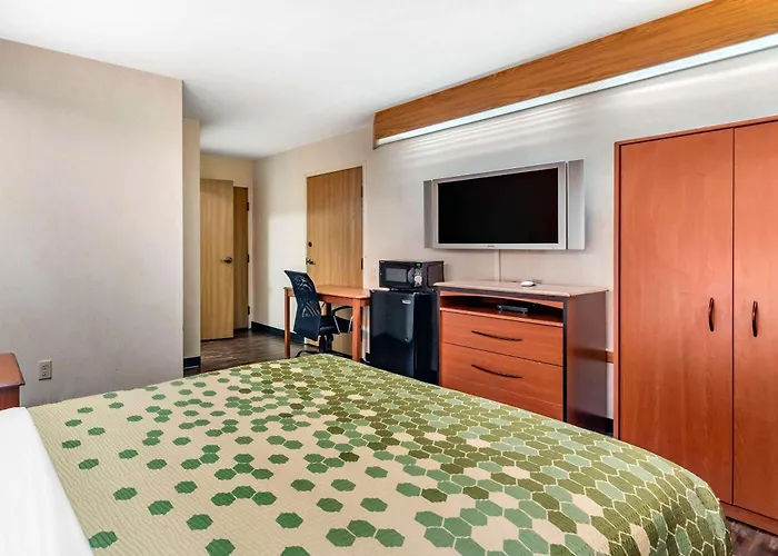 Econo Lodge North Academy