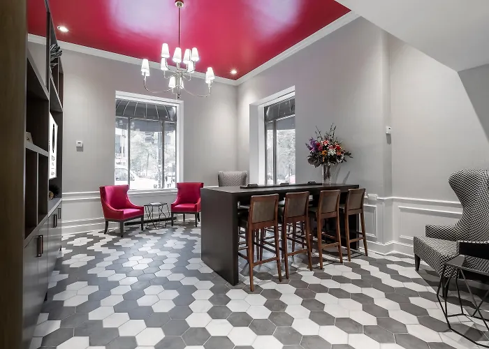 Hotel Saint Clair - Magnificent Mile