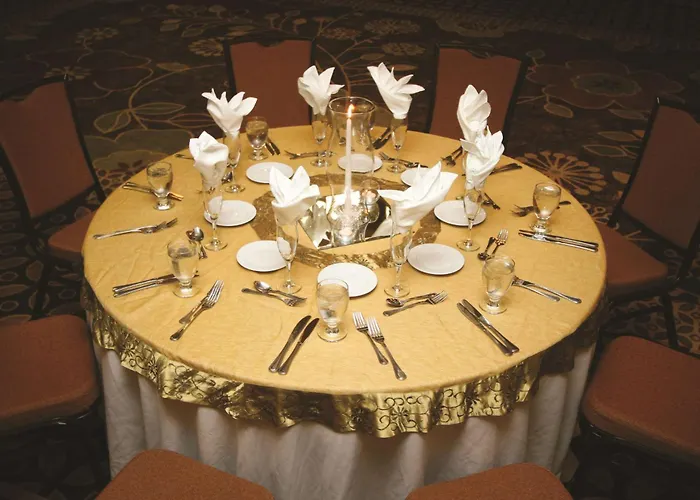 Family Hotel: Doubletree Suites By Hilton At The Battery Atlanta