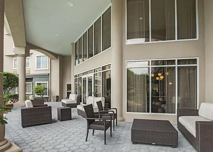 Pet Friendly hotel: La Quinta By Wyndham Fort Worth North