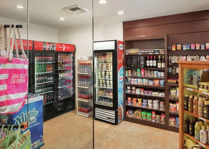 Hotels with pool Doubletree By Hilton San Diego Circle