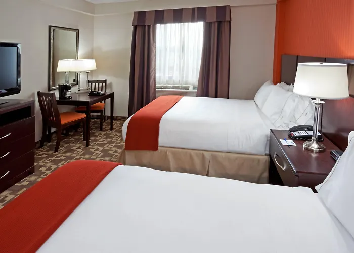Casino hotel: Holiday Inn Express Maspeth By Ihg