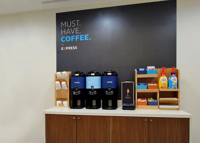 Holiday Inn Express & Suites Northeast By Ihg