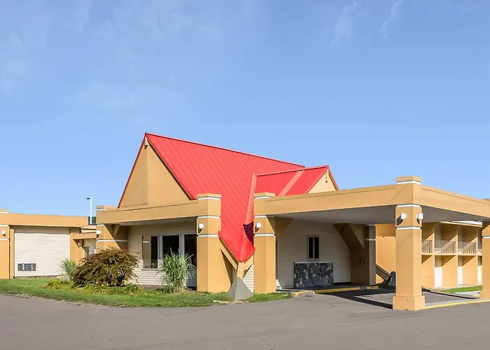 Cheap hotel: Econo Lodge Inn & Suites