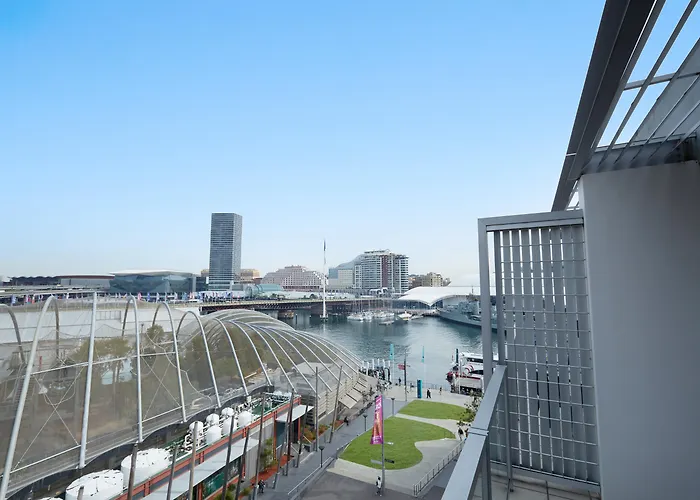 Hotel with pool: Adina Apartment Hotel Sydney, Darling Harbour