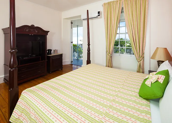 Hotel with Tennis: Savannah Beach